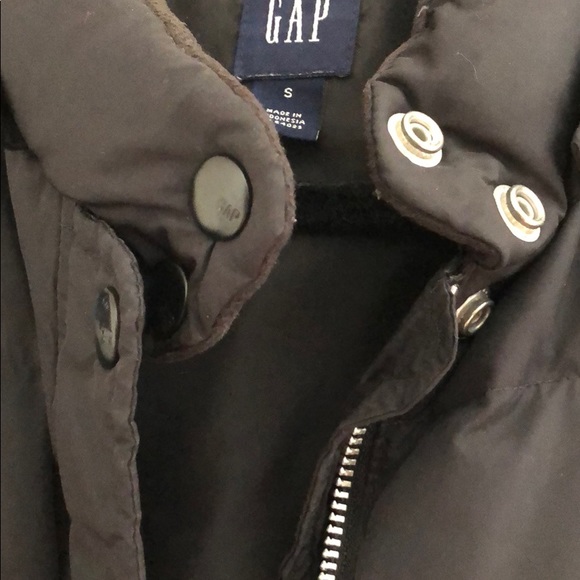 Black Gap Puffy Vest - Picture 4 of 4